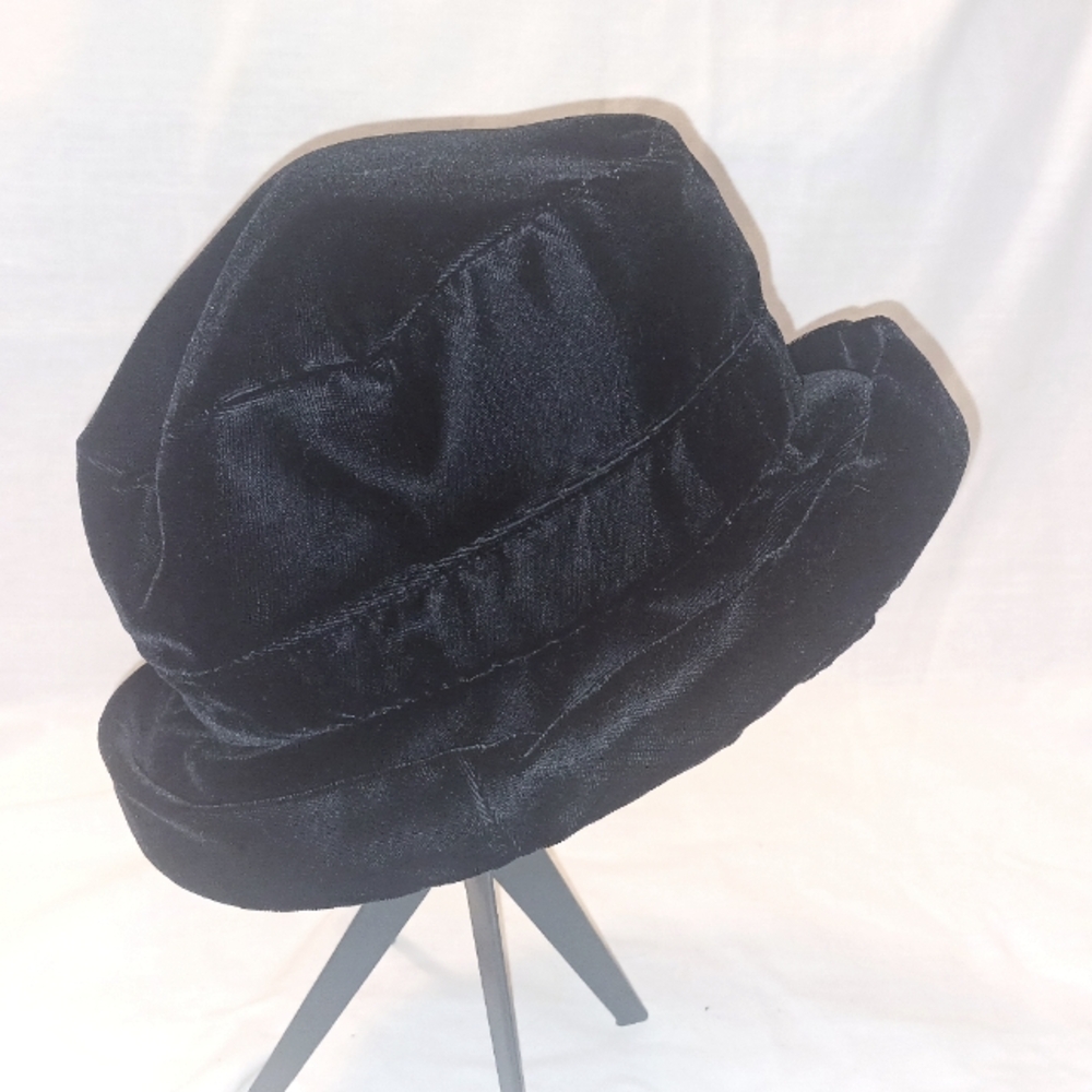 Betmar Black velvet Cloche hat